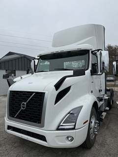 Volvo VNR64T300 Day Cab Truck - D11 425HP