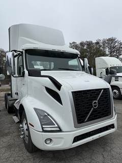 Volvo VNR64T300 Day Cab Truck - D11 425HP
