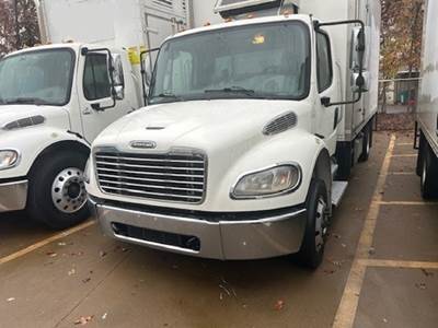 Freightliner M2-106 18 ft Box Truck - 220HP, Automatic