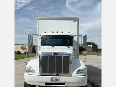 Freightliner M2 106 26 ft Box Truck - Automatic