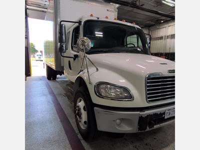 Freightliner M2 26 ft Box Truck - Automatic