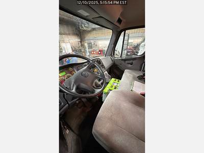 Freightliner M2 - NON-CDL 26 ft Box Truck