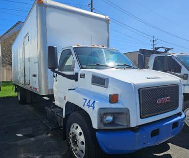 Gmc C7500 26 ft Box Truck - Automatic