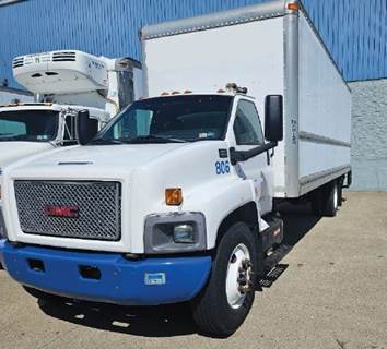 Gmc C7500 26 ft Box Truck - 6 Speed Manual