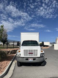 Gmc C7500 24 ft Box Truck - Automatic