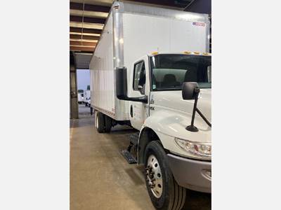 International MV 26 ft Box Truck - Automatic