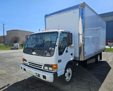 Isuzu NPR 18 ft Box Truck - Automatic