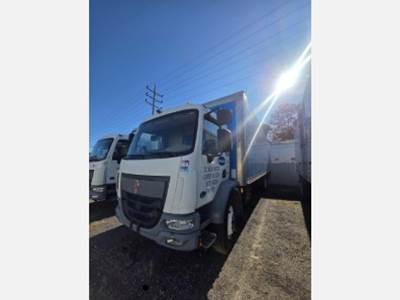 Kenworth K370 26 ft Box Truck - 220HP, Automatic