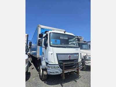 Kenworth K370 28 ft Box Truck - Automatic