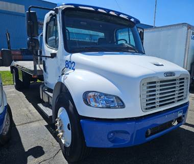 Freightliner M2 22 ft Flatbed Truck - Automatic