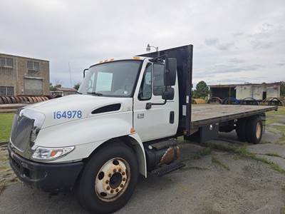 International 4300 24 ft Flatbed Truck - 195HP, Automatic