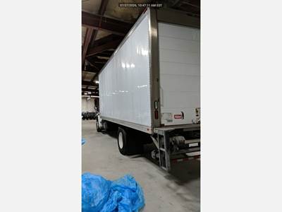 Freightliner 24 ft Refrigerated Truck - Thermoking T-880 With Electric Standby