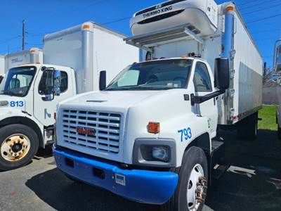 Gmc C7 24 ft Refrigerated Truck - 6 Speed Manual, Thermoking