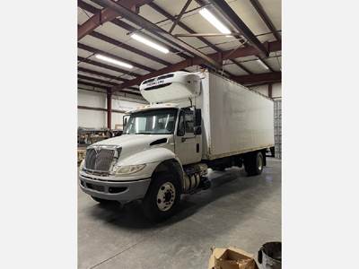 International Durastar 4300 26 ft Refrigerated Truck - 250HP, Automatic, Thermoking
