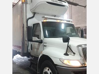 International MV 24 ft Refrigerated Truck - Automatic, Thermoking