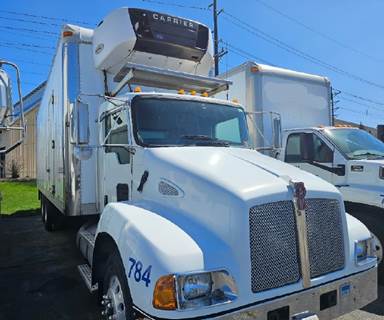 Kenworth T370 28 ft Refrigerated Truck - Automatic, Carrier