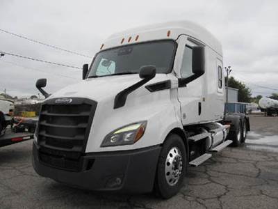 Freightliner Cascadia 116 Sleeper Semi Truck - 72" Mid Roof, Detroit 450HP, Automatic