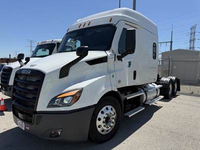 Freightliner CASCADIA 116 Sleeper Semi Truck - 72" Mid Roof, Detroit 450HP, Automatic