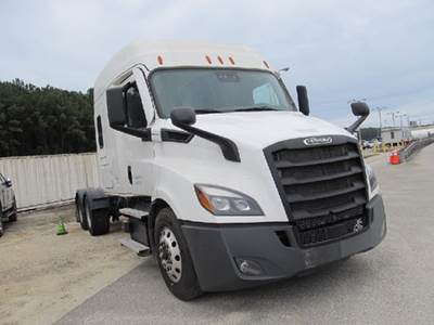 Freightliner CASCADIA 116 Sleeper Semi Truck - 72" Mid Roof, Detroit 450HP, Automatic