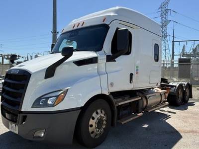 Freightliner CASCADIA 116 Sleeper Semi Truck - 72" Mid Roof, Detroit 450HP, Automatic