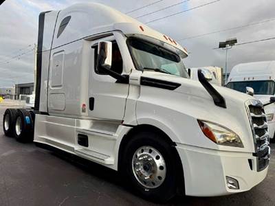 Freightliner Cascadia 126 Sleeper Semi Truck - Detroit 505HP, Automatic