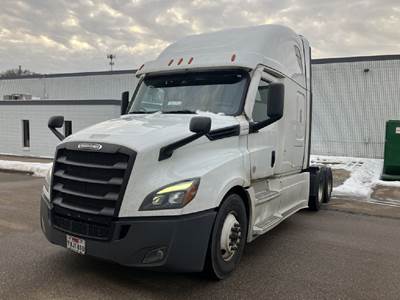 Freightliner CA126SLP Sleeper Semi Truck - 72" Raised Roof, Detroit 455HP, Automatic