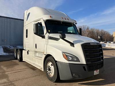 Freightliner CA126SLP Sleeper Semi Truck - 72" Raised Roof, Detroit 455HP, Automatic