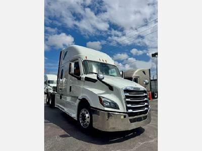 Freightliner Cascadia 126 Sleeper Semi Truck - Detroit 455HP, Automatic