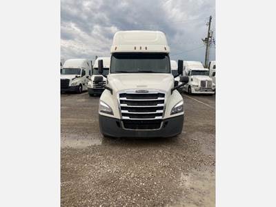 Freightliner Cascadia 126 Sleeper Semi Truck - Detroit 455HP, Automatic