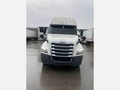 Freightliner Cascadia 126 Sleeper Semi Truck - Detroit 455HP, Automatic