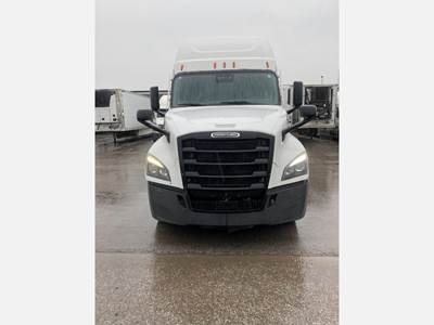 Freightliner Cascadia 126 Sleeper Semi Truck - Detroit 455HP, Automatic
