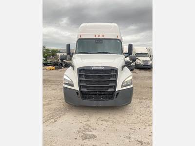Freightliner Cascadia 126 Sleeper Semi Truck - Detroit 455HP, Automatic