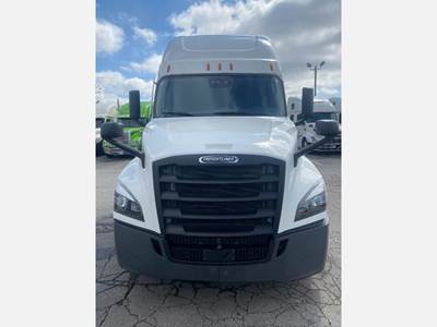 Freightliner Cascadia 126 Sleeper Semi Truck - Detroit 455HP, Automatic