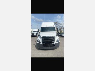 Freightliner Cascadia 126 Sleeper Semi Truck - Detroit 455HP, Automatic
