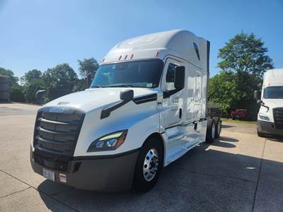Freightliner Cascadia 126 Sleeper Semi Truck - 400HP