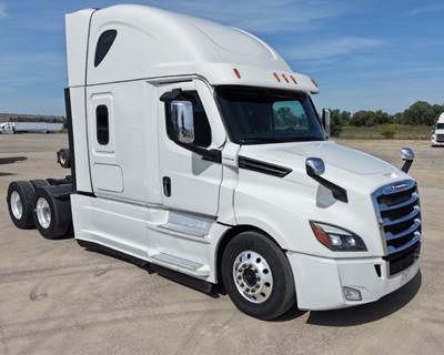 Freightliner Cascadia 126 Sleeper Semi Truck - Cummins 450HP, Automatic