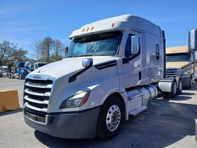 Freightliner Cascadia Sleeper Semi Truck - 72" Mid Roof, Detroit 455HP, Automatic
