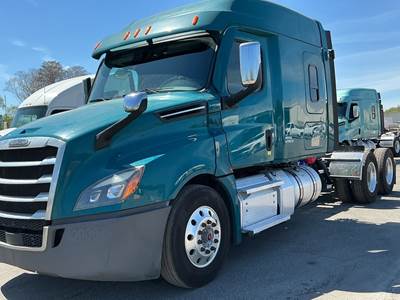 Freightliner Cascadia Sleeper Semi Truck - 72" Mid Roof, Detroit 455HP, Automatic