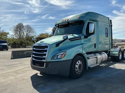 Freightliner Cascadia Sleeper Semi Truck - 72" Mid Roof, Detroit 455HP, Automatic