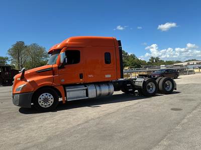 Freightliner Cascadia Sleeper Semi Truck - 72" Mid Roof, Detroit 455HP, Automatic