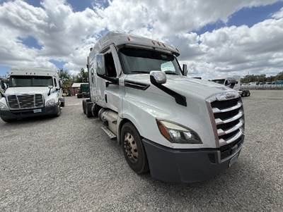 Freightliner Cascadia Sleeper Semi Truck - 72" Mid Roof, Detroit 455HP, Automatic