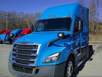 Freightliner Cascadia Sleeper Semi Truck - Detroit 425HP, Automatic