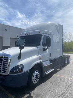 Freightliner Cascadia Sleeper Semi Truck - Detroit, Automatic