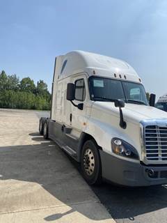 Freightliner Cascadia Sleeper Semi Truck - Detroit 400HP, Automatic
