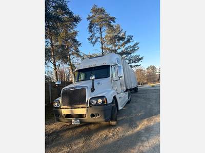 Freightliner Century Sleeper Semi Truck - Detroit 450HP, 10 Speed Manual