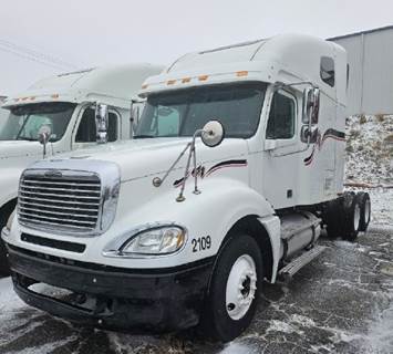 Freightliner Columbia Sleeper Semi Truck - Cat, 10 Speed Manual