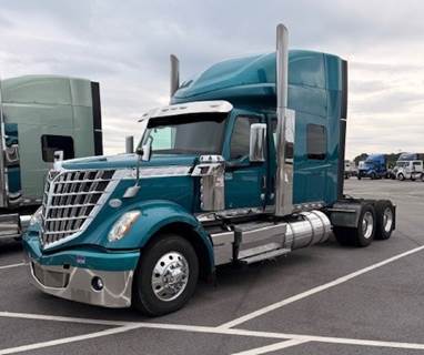 International Lone Star Sleeper Semi Truck - Cummins 500HP