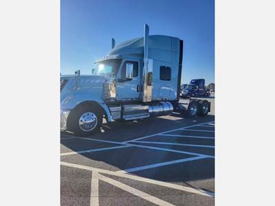 International Lone Star Sleeper Semi Truck - Cummins 500HP