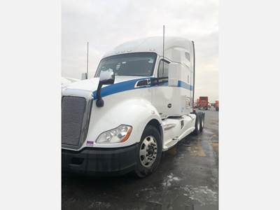 Kenworth T680 Sleeper Semi Truck - Paccar 455HP, Automatic