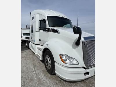 Kenworth T680 Sleeper Semi Truck - Paccar 450HP, Automatic